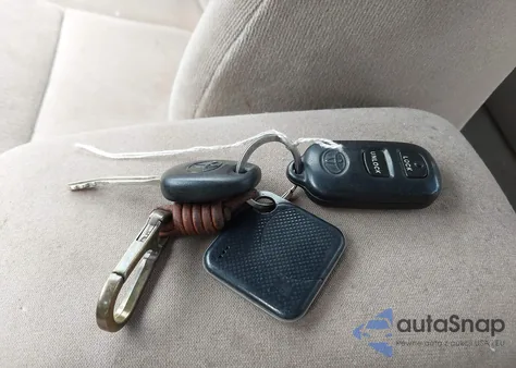 2005 Toyota Corolla Le z USA, uszkodzony, nr VIN 2T1BR32E75C422935